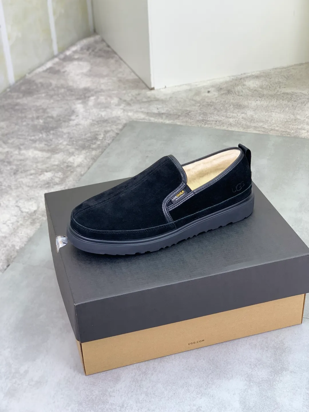 Men's men's shoes 💰P580 [New style] hot style 💰 versatile casual slip-on fur shoes 🆘 "Real Wool" [UGG] 👉 hot style men's shoes official website synchronization 🔰 quality [proud] is not comparable to the imitations in the general market 🌀 The upper is imported Italian frosted calfskin, and the lining: foot pad 🅰️ grade 🐑 real wool 👻 Only Grade A can show the effect The hand feels smooth and delicate 🔱The shoe shape is grand, only the factory can achieve it 🎄The perfect toughness of the original outsole 👻⬛️ can allow customers to bid farewell to one-time consumption. Real wool lining, super warm. Available in black or brown. Size: 39-44